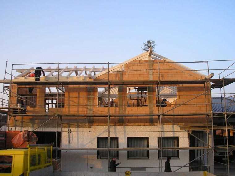 Gerüst für Hausbau von Kirchberger