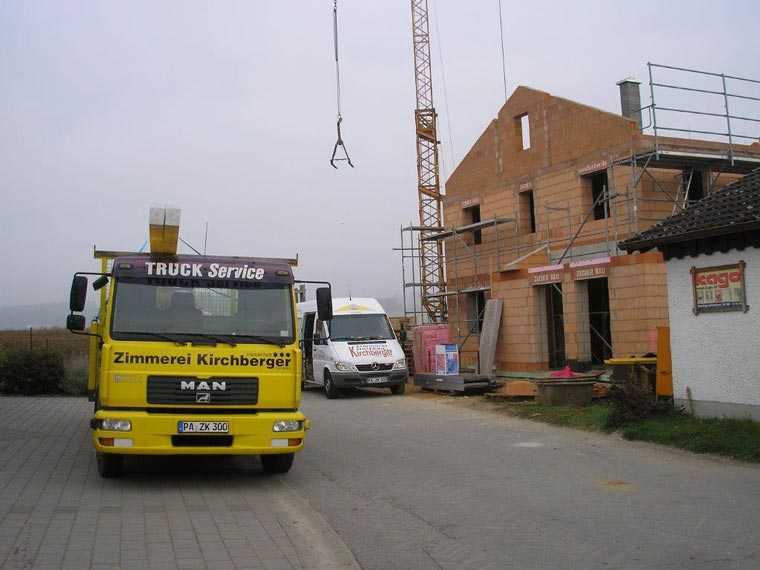 Lastwagen und Kran von Kirchberger