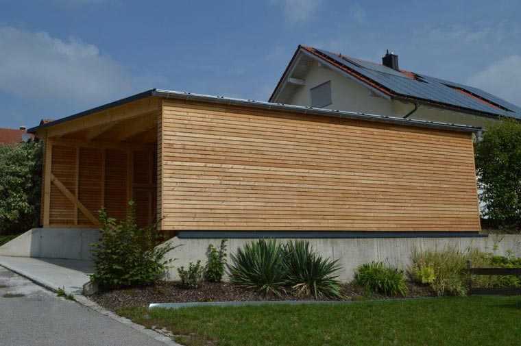 Carport mit Holzverschlag